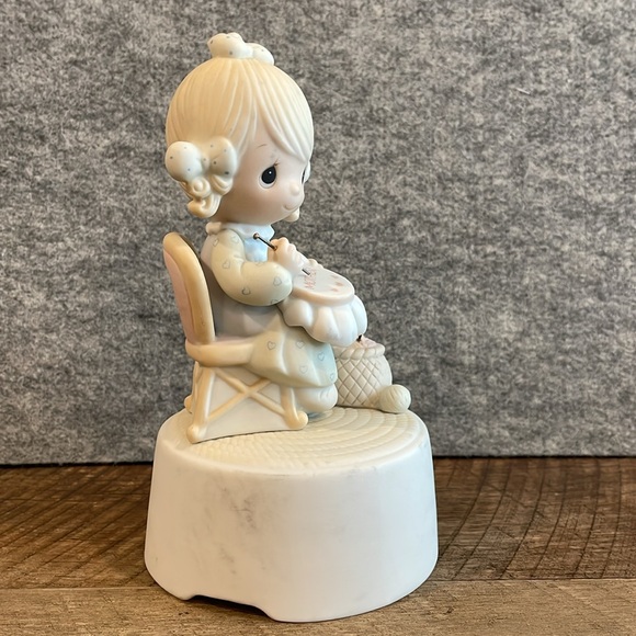 Precious Moments Johnathan and David “Mother Sew Dear” music box. - Picture 4 of 5